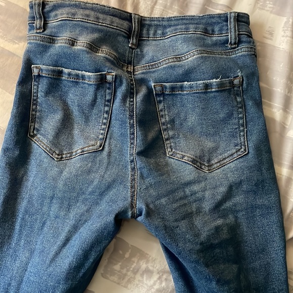 Used in great condition ripped jeans! ✨ size 28 - Picture 2 of 3